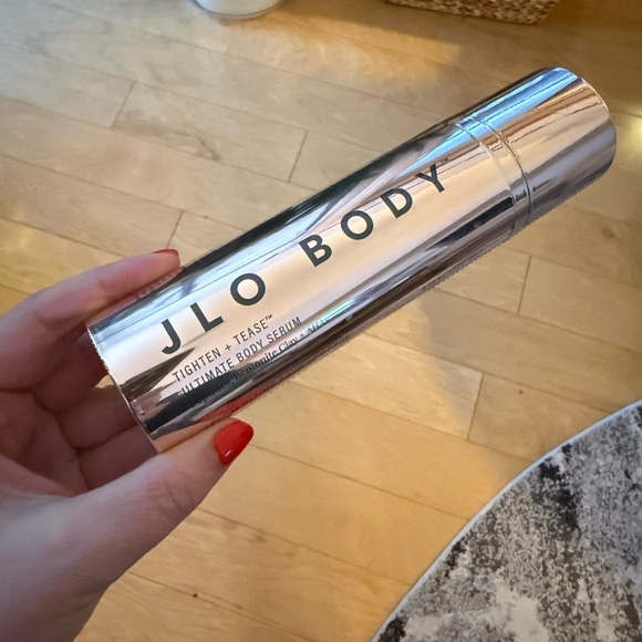 JLO Body tighten & tease ultimate body serum - Picture 2 of 5